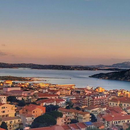 Appartamento Vista Mare A La Maddalena Ла Мадалена Екстериор снимка