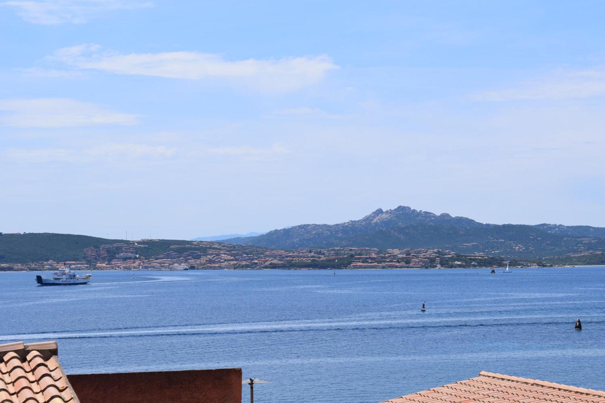 Appartamento Vista Mare A La Maddalena Ла Мадалена Екстериор снимка