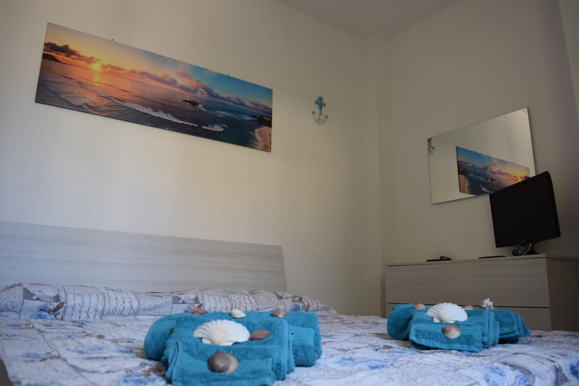 Appartamento Vista Mare A La Maddalena Ла Мадалена Екстериор снимка